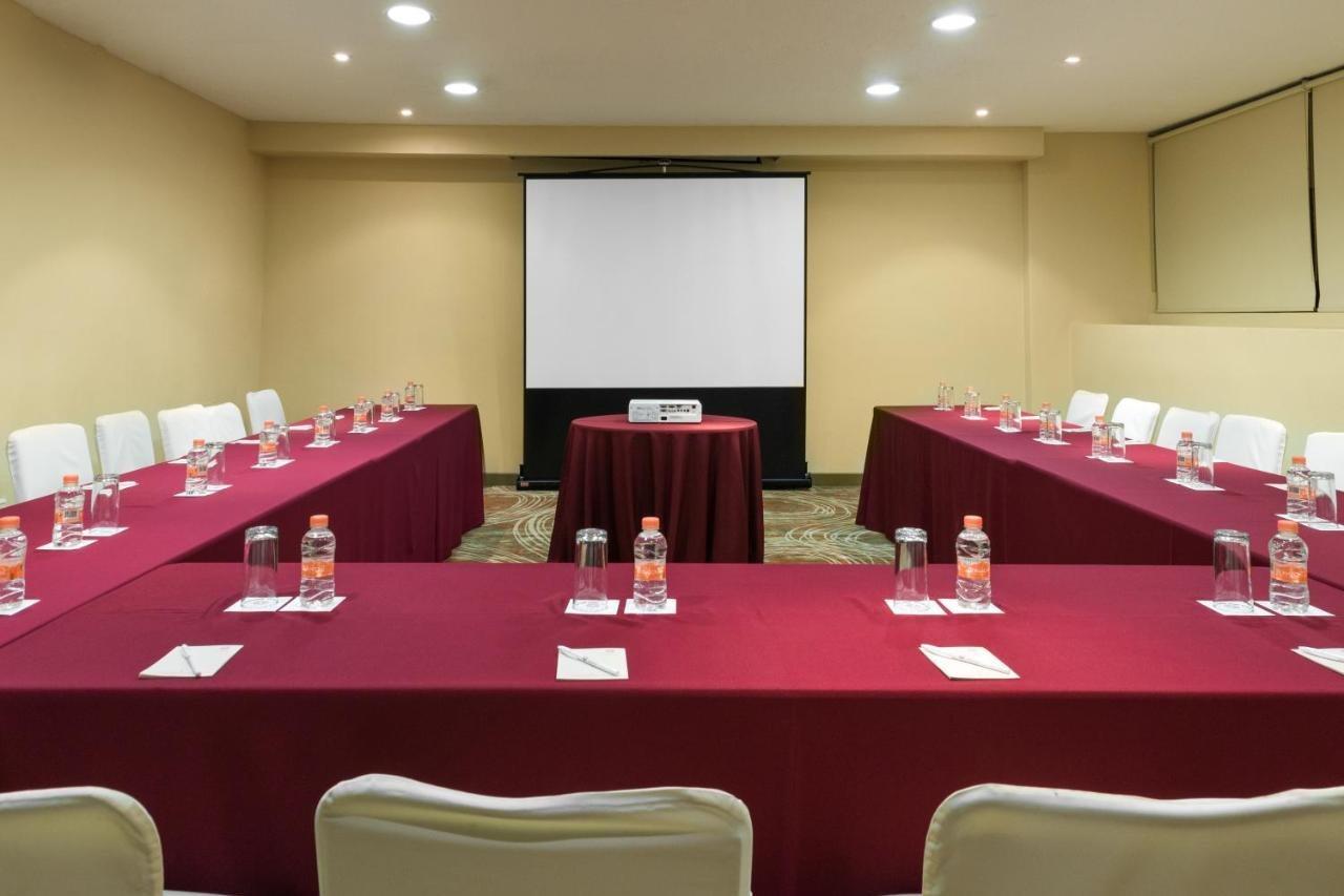 Krystal Monterrey Hotel Екстериор снимка