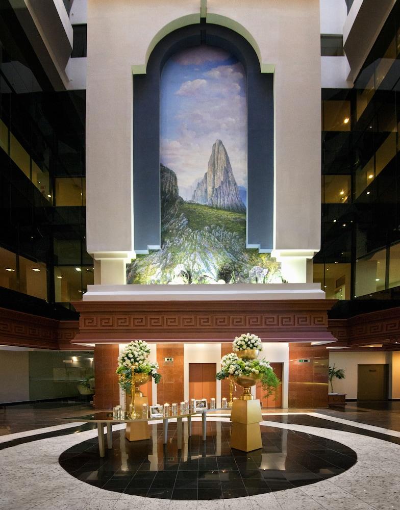 Krystal Monterrey Hotel Екстериор снимка