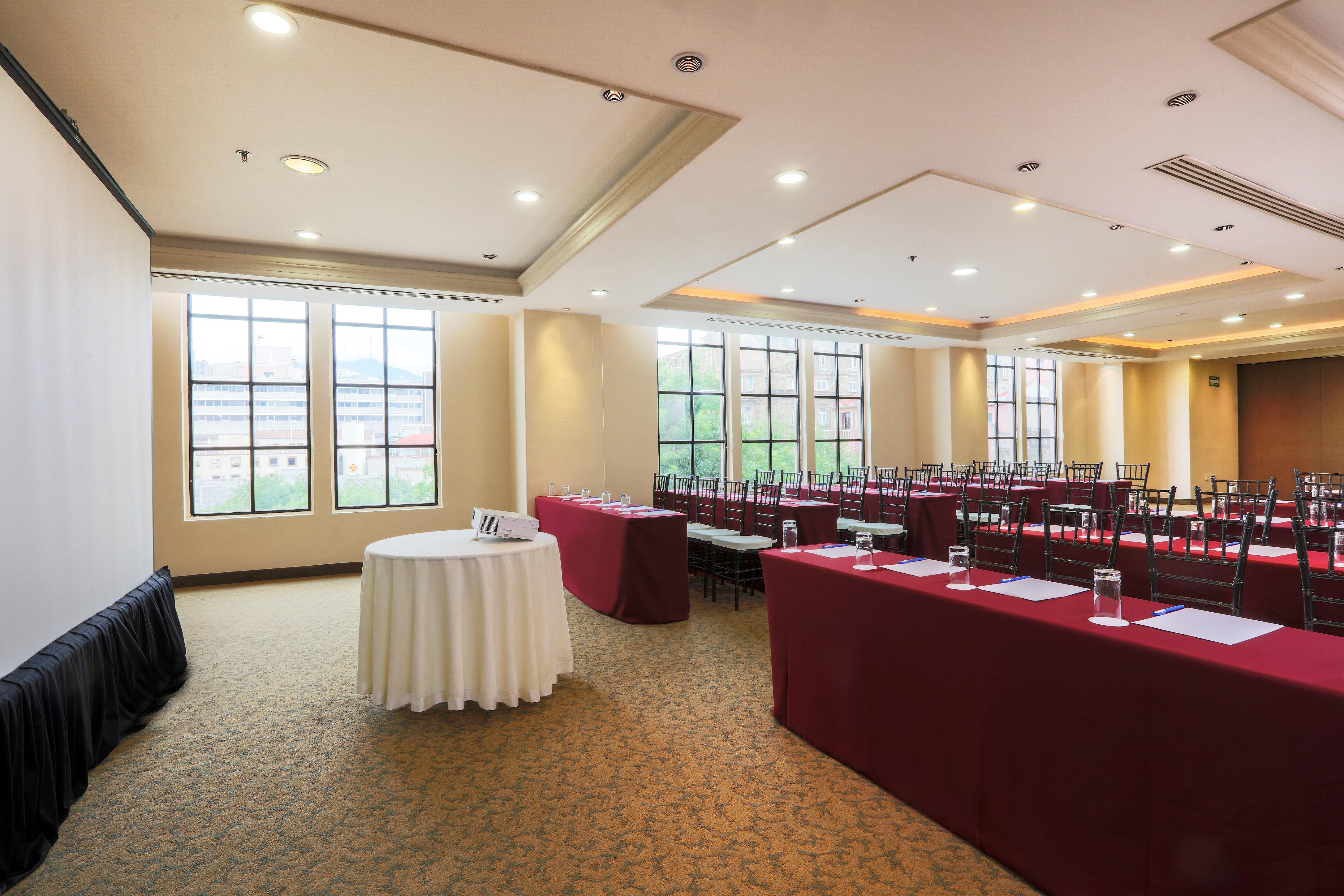 Krystal Monterrey Hotel Екстериор снимка