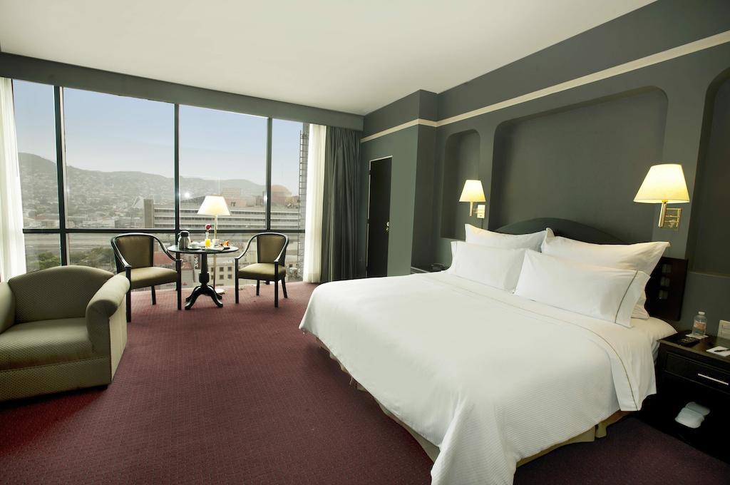 Krystal Monterrey Hotel Екстериор снимка