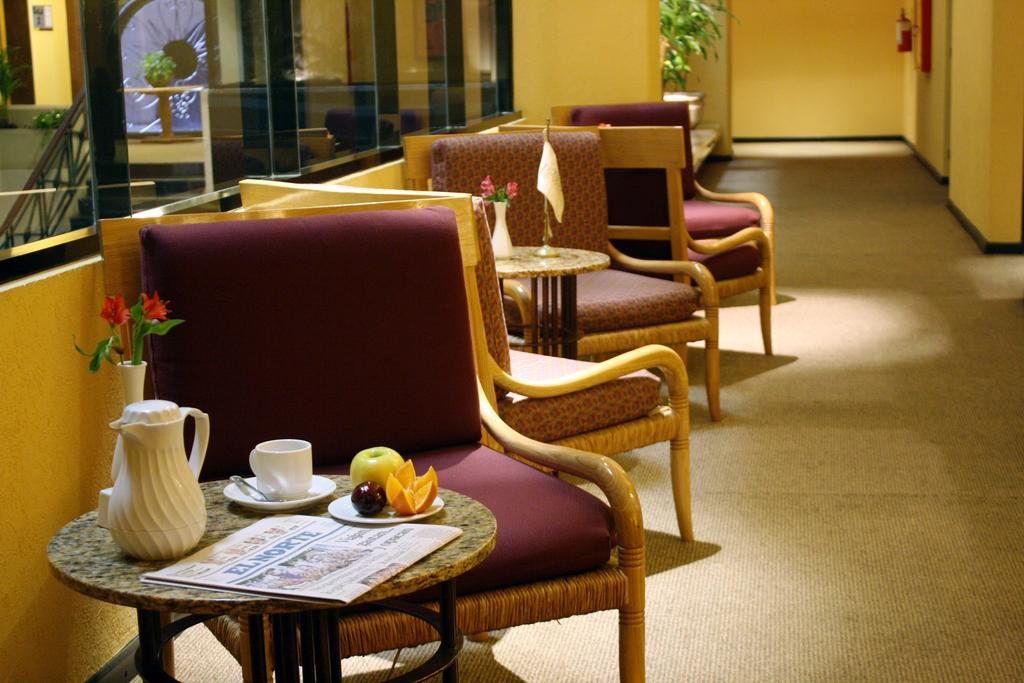 Krystal Monterrey Hotel Екстериор снимка