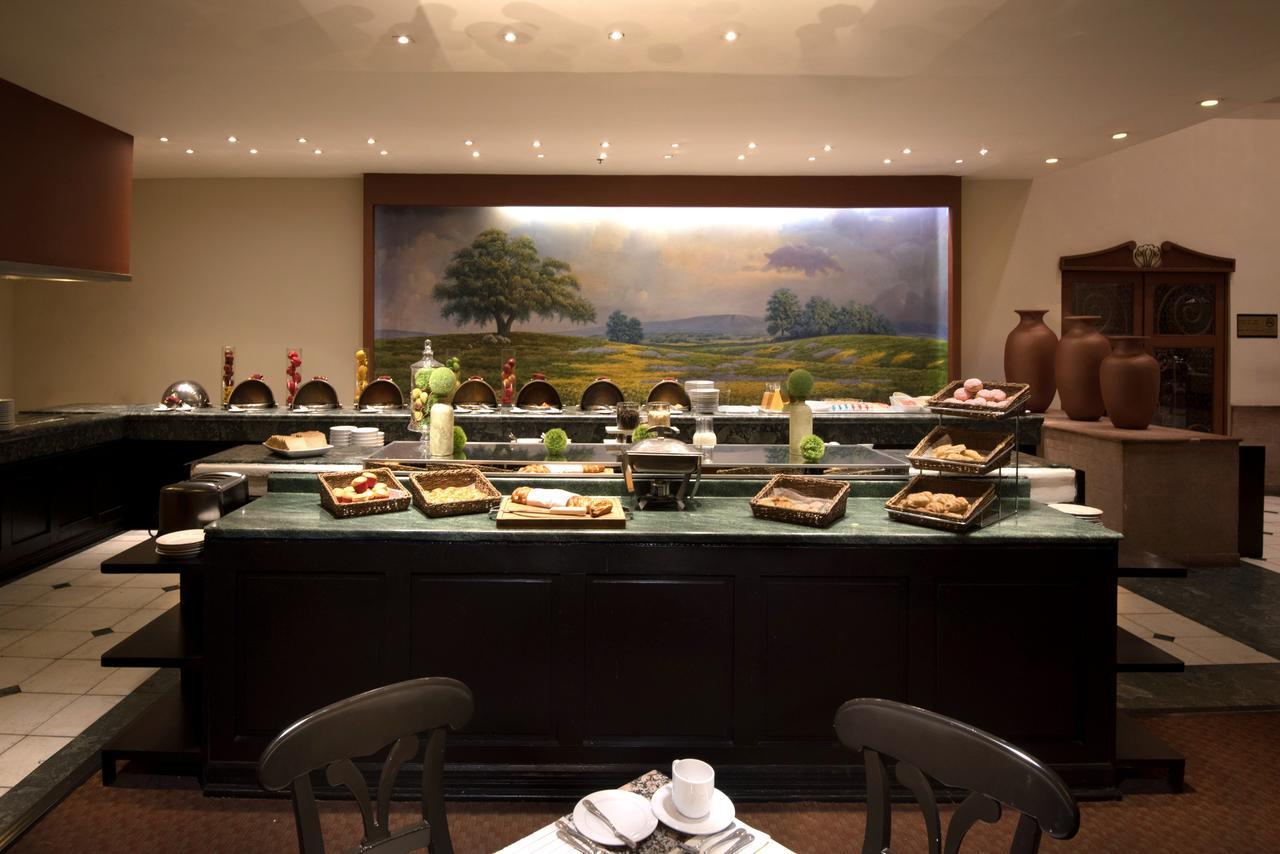 Krystal Monterrey Hotel Екстериор снимка