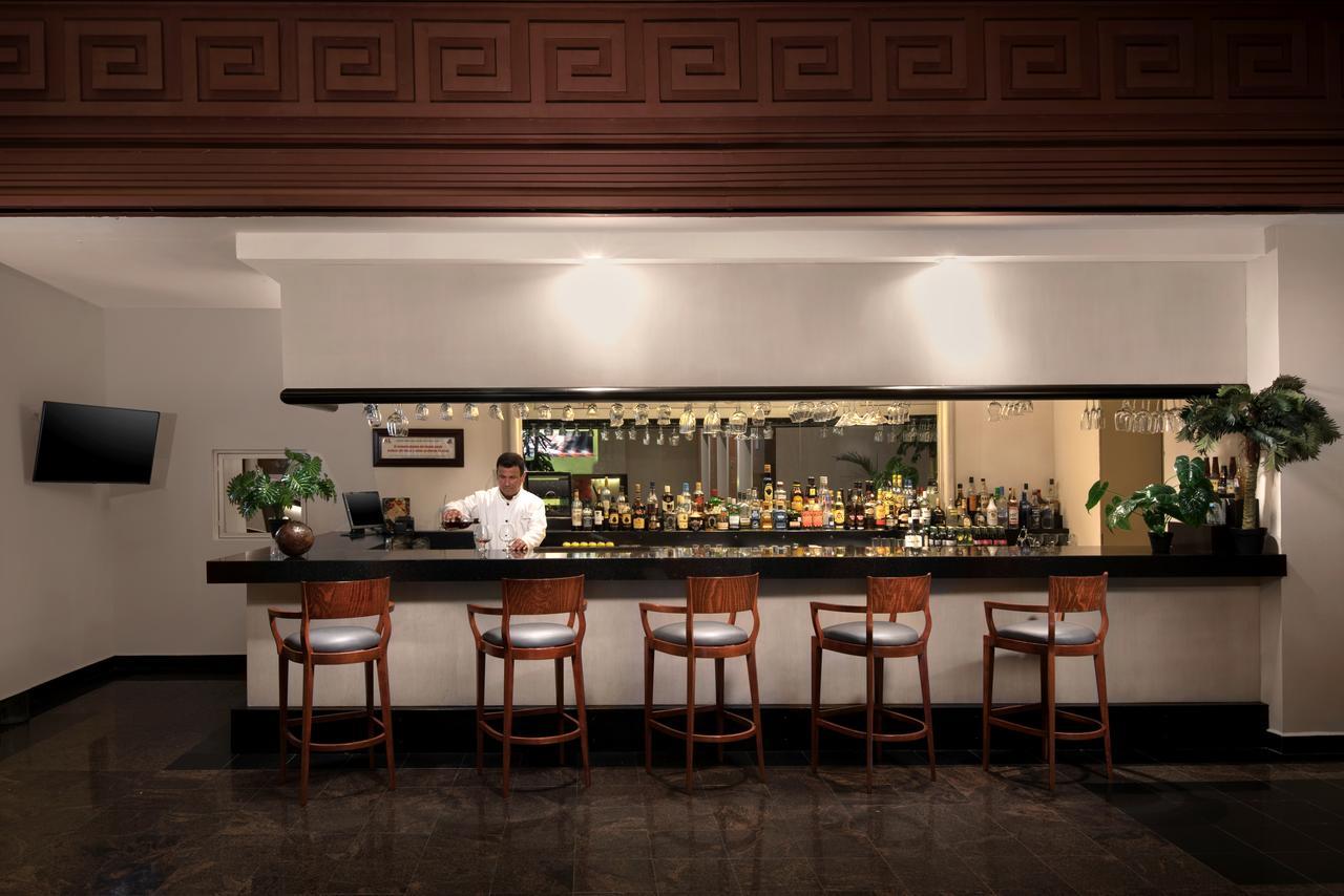 Krystal Monterrey Hotel Екстериор снимка